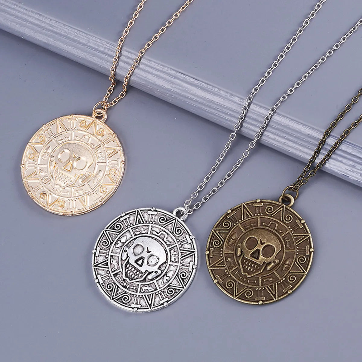 Best necklaces and pendants with turquoise stones for a vibrant boho-chic look-Retro Round Alloy Plating Gold Plated Men'S Pendant Necklace