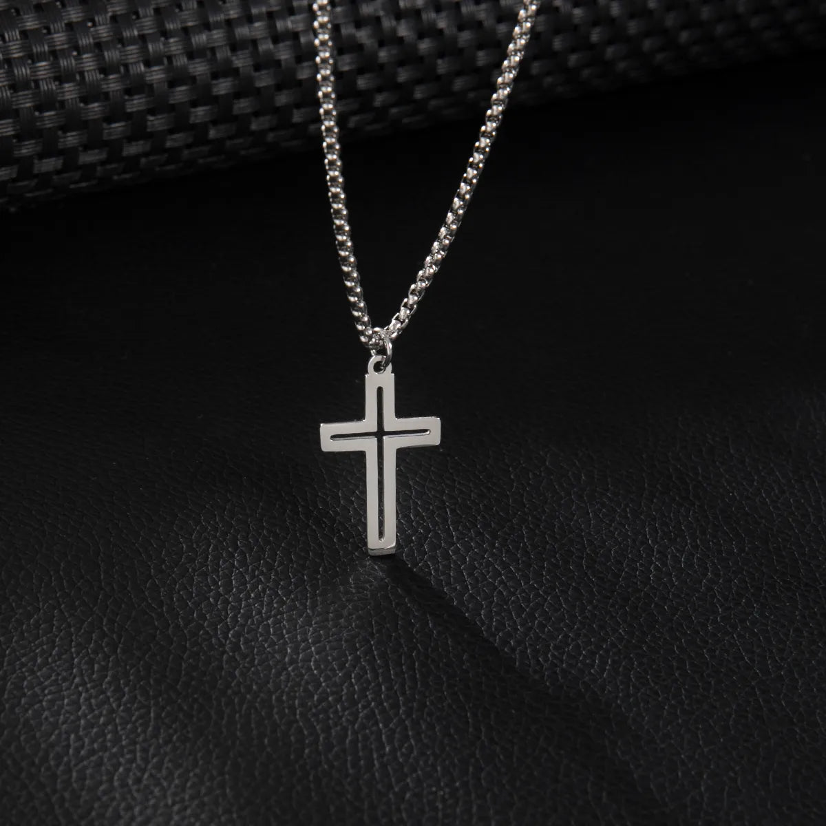 Necklaces and pendants with ocean-inspired designs for a refreshing, beachy feel-Basic Simple Style Classic Style Cross 201 Stainless Steel Unisex Pendant Necklace