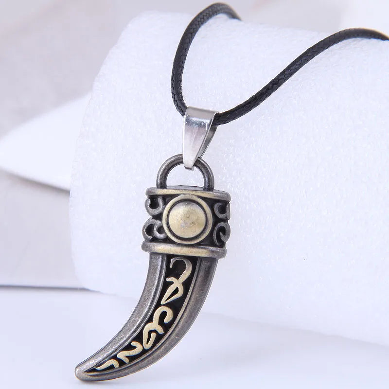 Unique necklaces and pendants with tree of life motifs for nature-inspired elegance-Fashion Metal Wolf Tooth Wax Rope Necklace