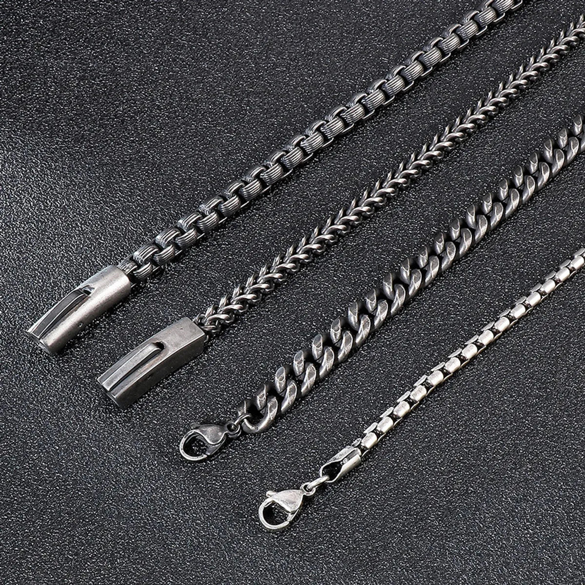 Simple necklaces and pendants with tiny charms for a delicate and casual vibe-Hip-Hop Retro Geometric Solid Color Titanium Steel Plating Chain Men'S Necklace