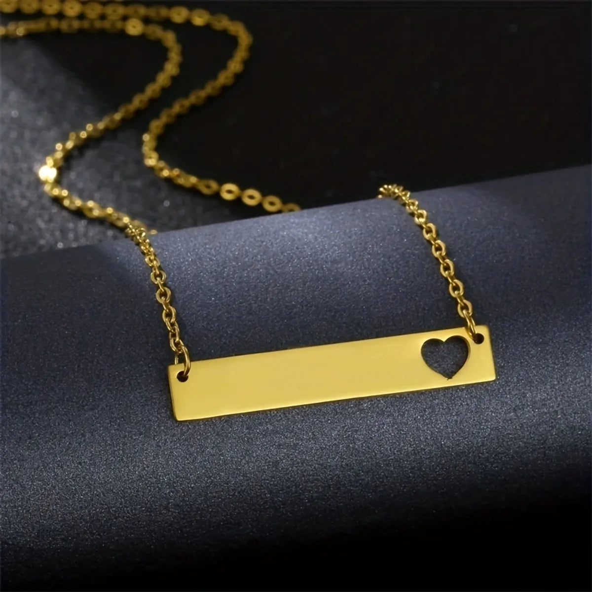 Necklaces and pendants with abstract shapes for a modern, creative appearance-Vintage Style Heart Shape Stainless Steel Plating Hollow Out 18k Gold Plated Women's Pendant Necklace