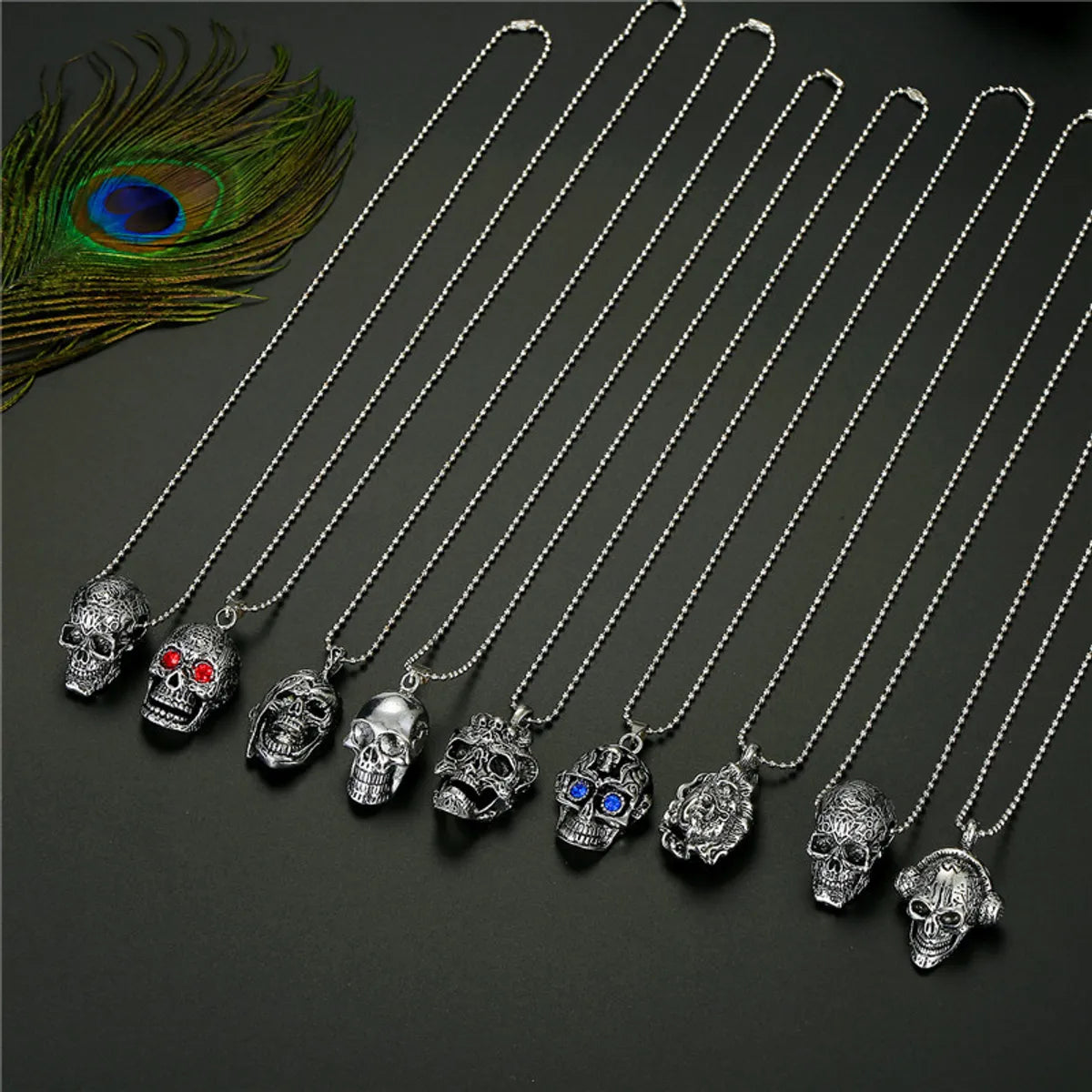 Beautiful necklaces and pendants with layered chains for a fashionable, chic look-Exaggerated Retro Diamond-Studded Skull Pendant Necklace