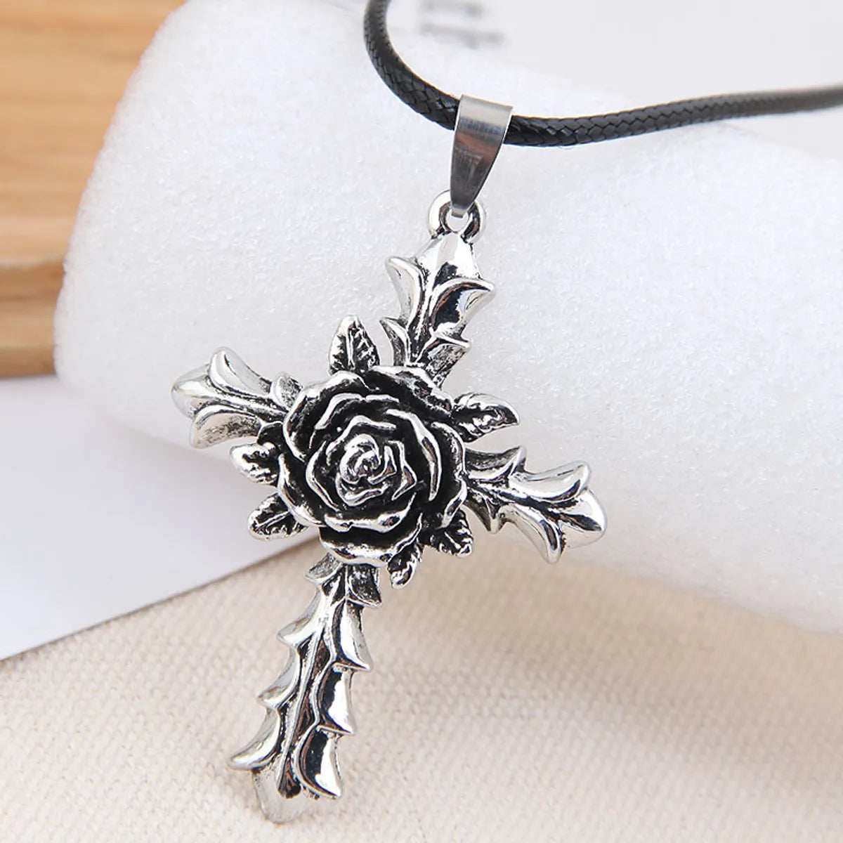 Necklaces and pendants with abstract shapes for a modern, creative appearance-New Fashion Retro Simple Cross Flower Exaggerated Alloy Necklace