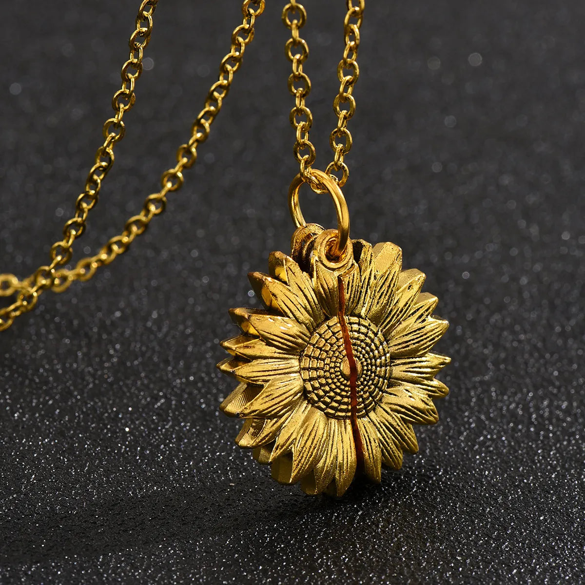 Unique necklaces and pendants with vintage-inspired designs for timeless appeal-Hip-Hop Retro Flower Alloy Plating Gold Plated Pendant Necklace