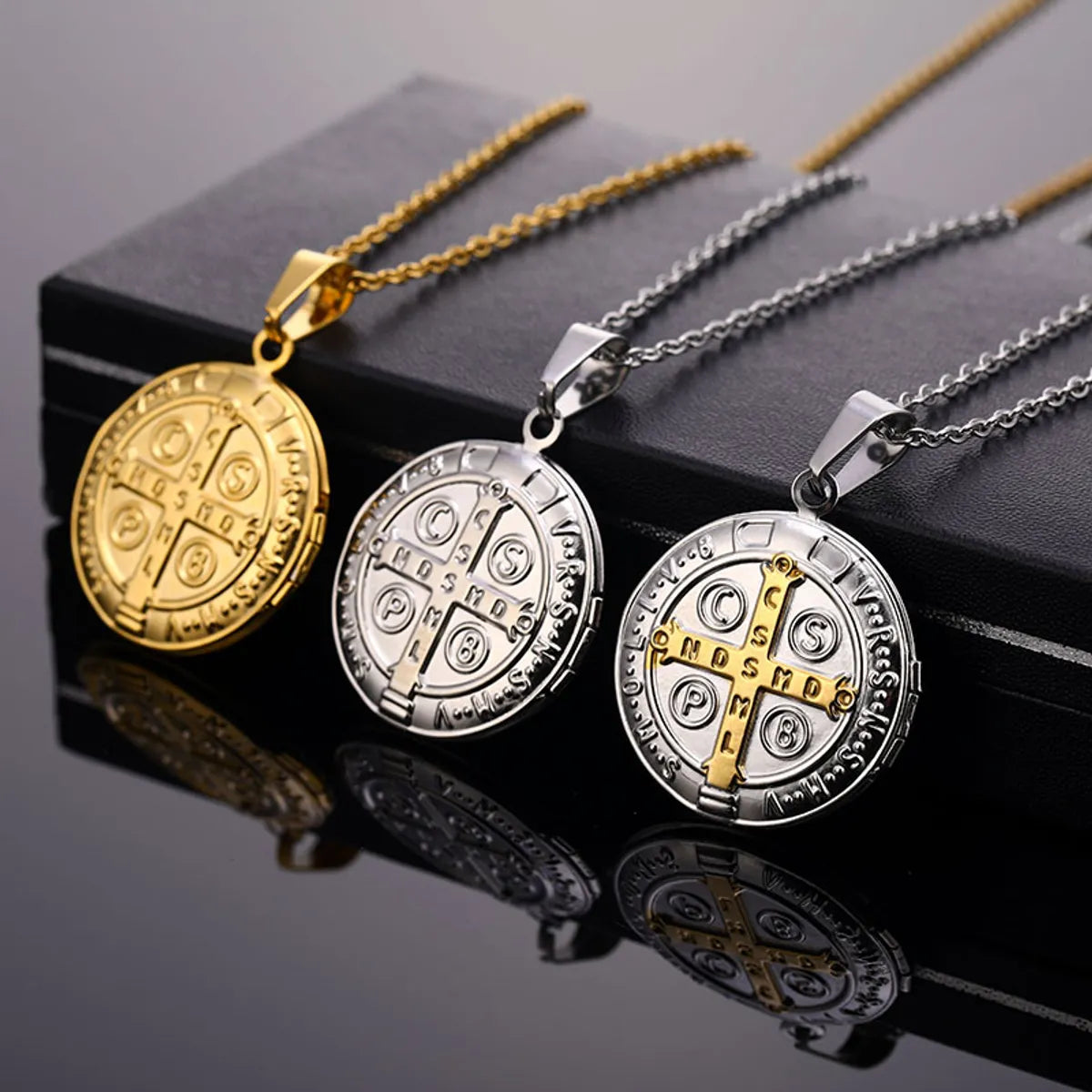 Necklaces and pendants with love knot designs for a romantic, meaningful symbol-Hip-hop Retro Solid Color Stainless Steel Plating 18k Gold Plated Men's Pendant Necklace