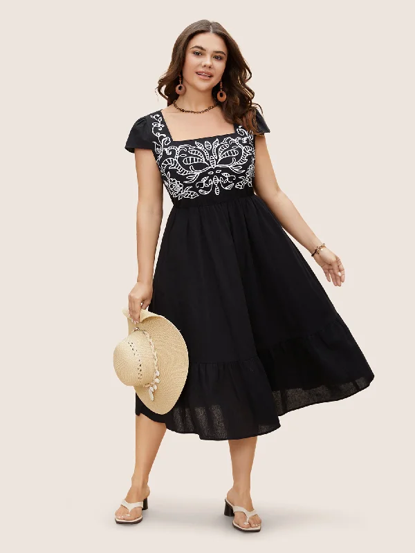 Plus size dresses with supportive fits lift spirits -Women's sandals with stylish embellishments -Plus size dresses for family portraits -Square Neck Bandana Print Cap Sleeve Dress