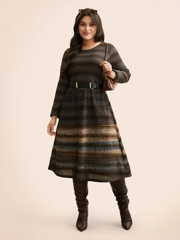 Plus size dresses featuring fringe accents feel bold -Sandals with toe protection -Plus size dresses with bold prints -Ombre Contrast Lantern Sleeve Midi Dress