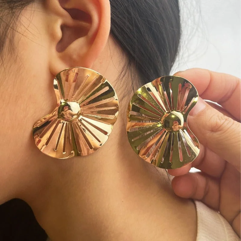 Gemstone and Diamond Drop Earrings for Opulence -Wholesale Metal Fashion Personality Light Luxury Atmosphere Versatile Geometric Lotus Leaf Shaped Hollow Tassel Earrings