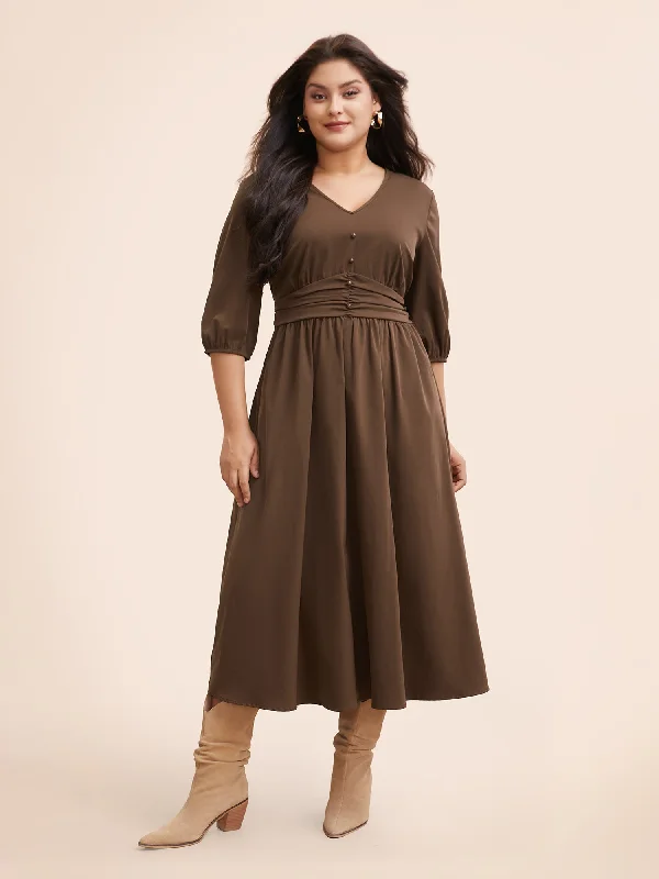 Plus size dresses with wrap fronts fit well -Sandals for travel and hiking -Plus size dresses with sleeves -V Neck Shirred Ruched Midi Dress