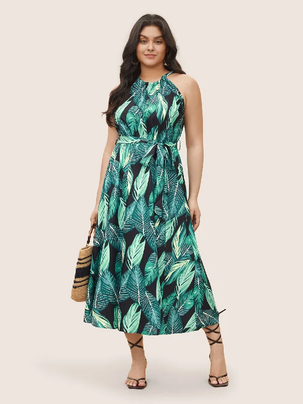 Plus size dresses with sleek silhouettes look sharp -Sandals for weddings and formal events -Plus size dresses for maternity wear -Tropical Print Knotted Pocket Ruffles Belted Halter Dress