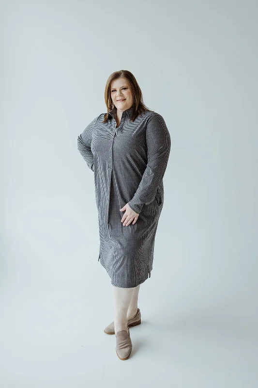 Plus size dresses with stretchy knits hug curves -Sandals with foot cushioning for comfort -Plus size empire waist dresses -WRINKLE FREE SHIFT DRESS IN HOUNDSTOOTH