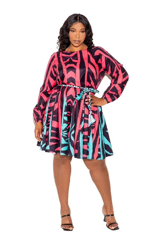 Flattering plus size dresses for curvy figures look stunning -Comfortable sandals for women -Plus size dresses for women -Contrast Print Flare Mini Dress