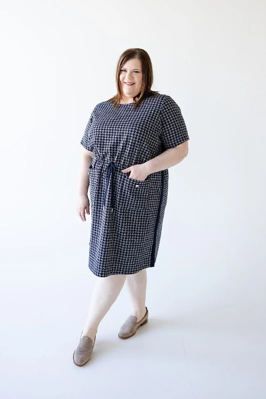 Plus size dresses featuring chiffon layers feel airy -Casual flat sandals for summer -Plus size dresses with floral prints -RETRO VIBING HOUNDSTOOTH DRESS