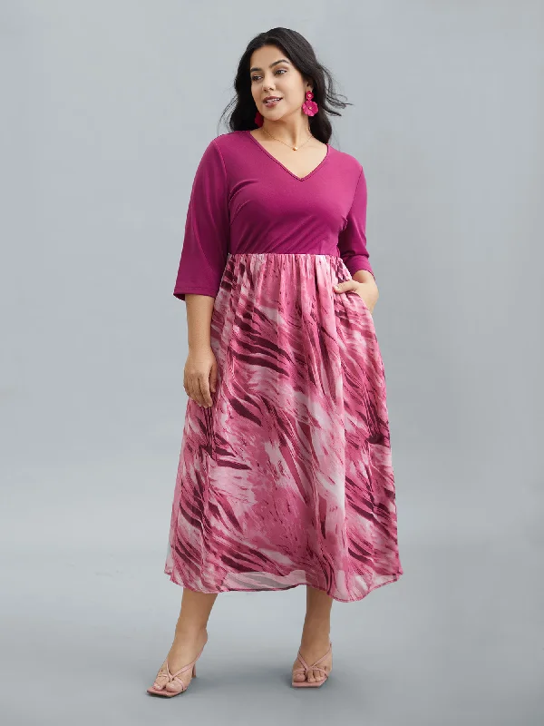 Plus size dresses featuring maxi lengths flow gracefully -Sandals with soft sole for comfort -Plus size dresses with polka dots -Abstract Print Spliced V-Neck Midi Dress