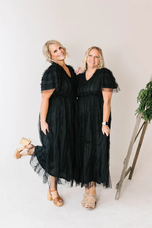 Plus size dresses featuring pleated skirts flow nicely -Sandals for outdoor activities -Plus size bodycon dresses -Jovi Maxi